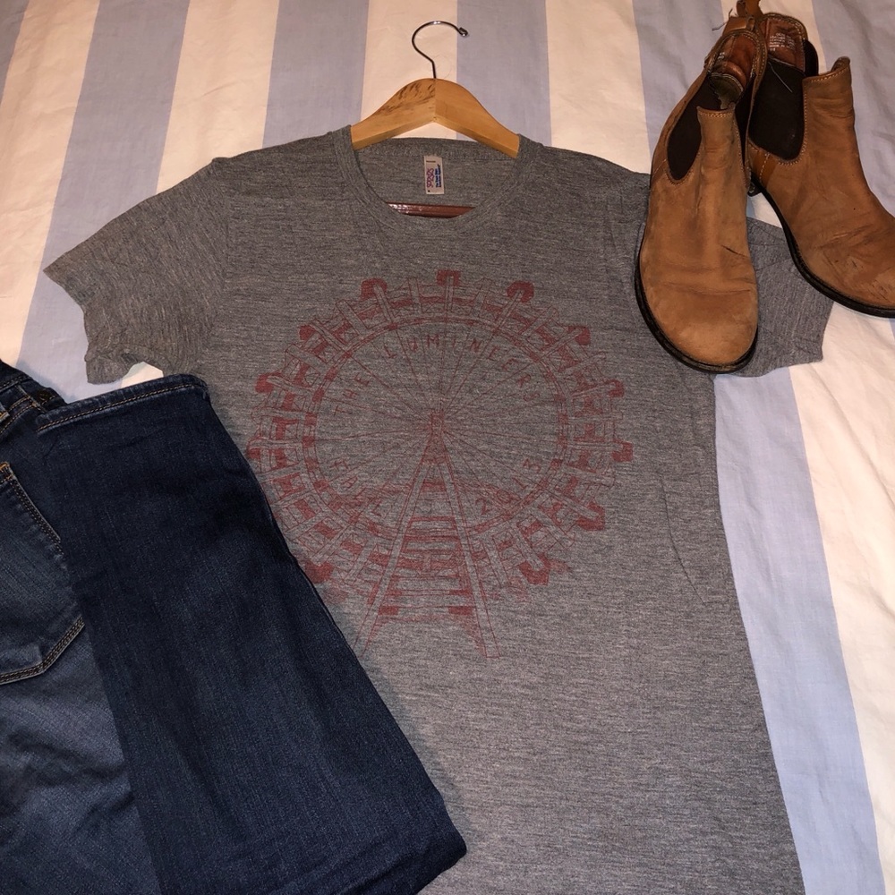 Gray “Lumineers” concert T-shirt